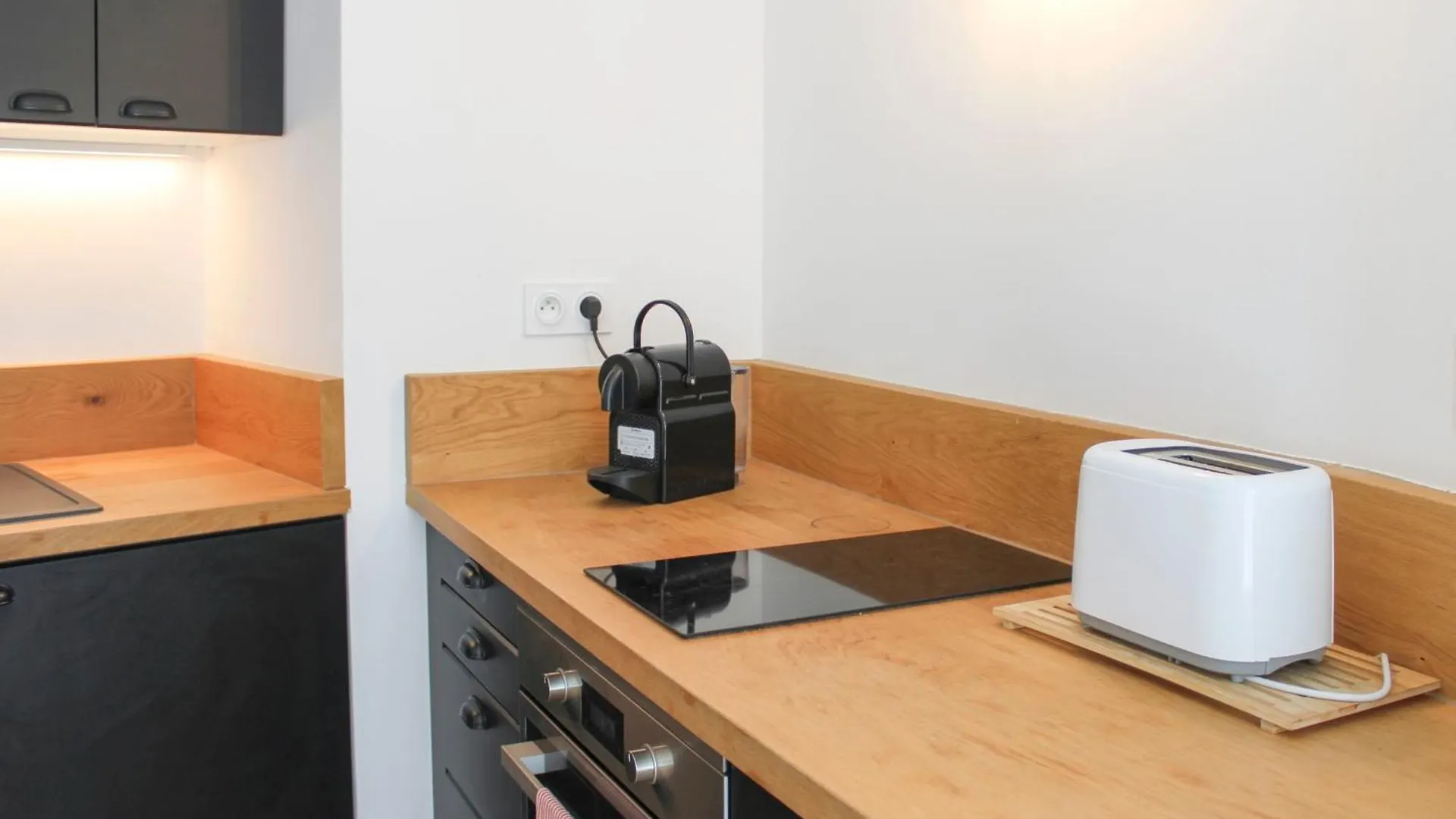 Beautiful Bright Apartment Near The Marais Paříž 0*,
