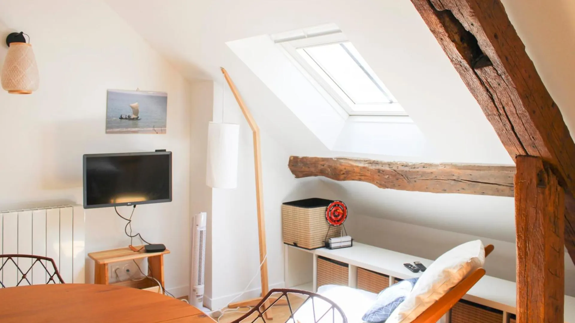 Beautiful Bright Apartment Near The Marais Paříž