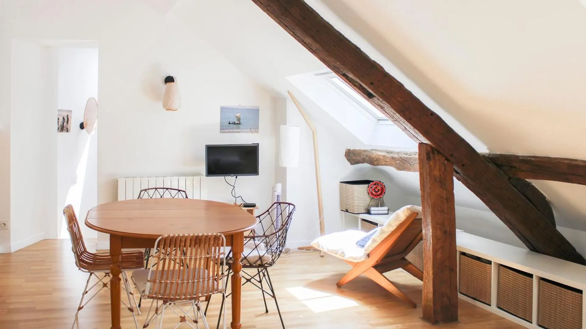 Beautiful Bright Apartment Near The Marais Paříž