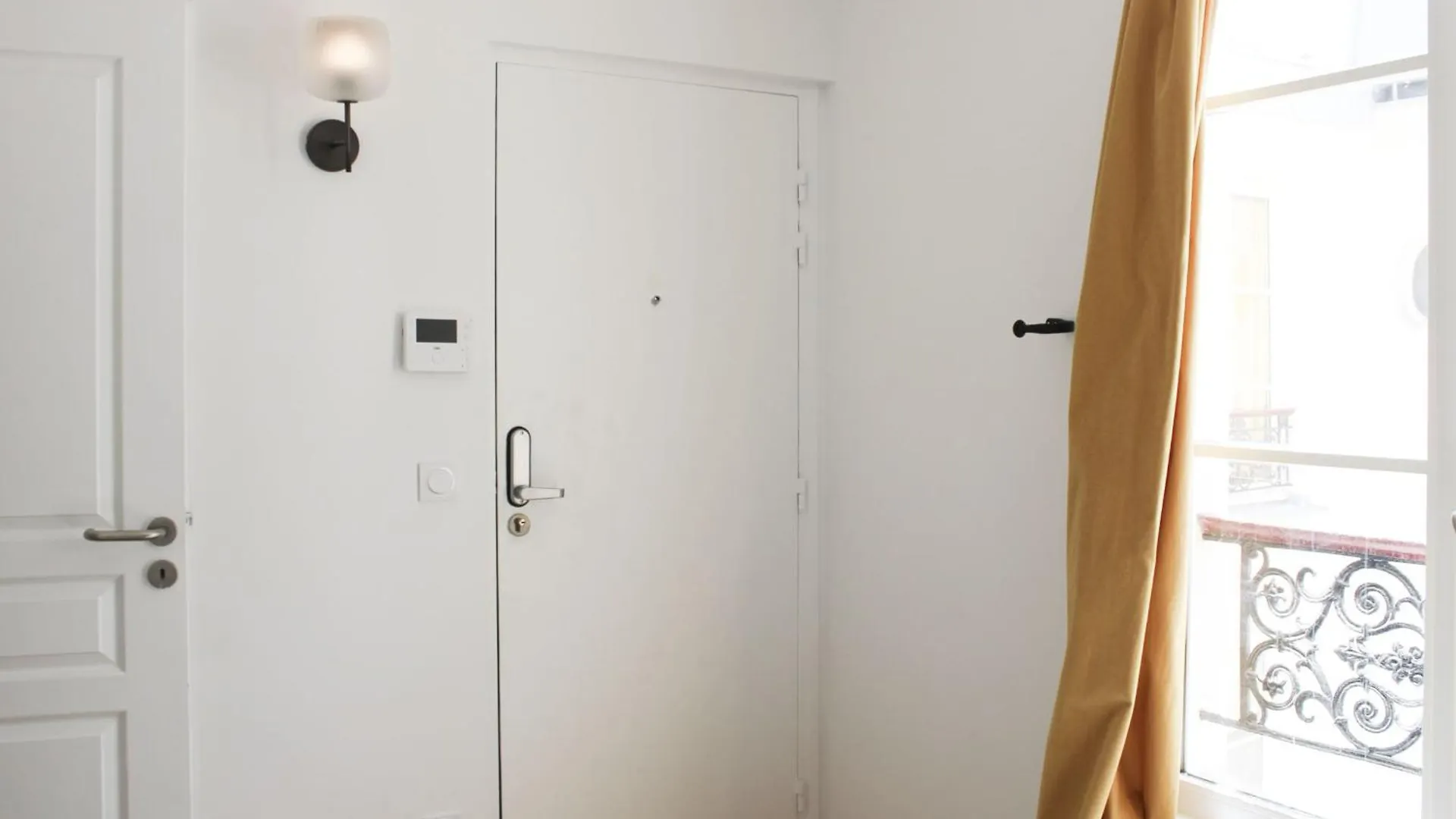 Beautiful Bright Apartment Near The Marais Paříž