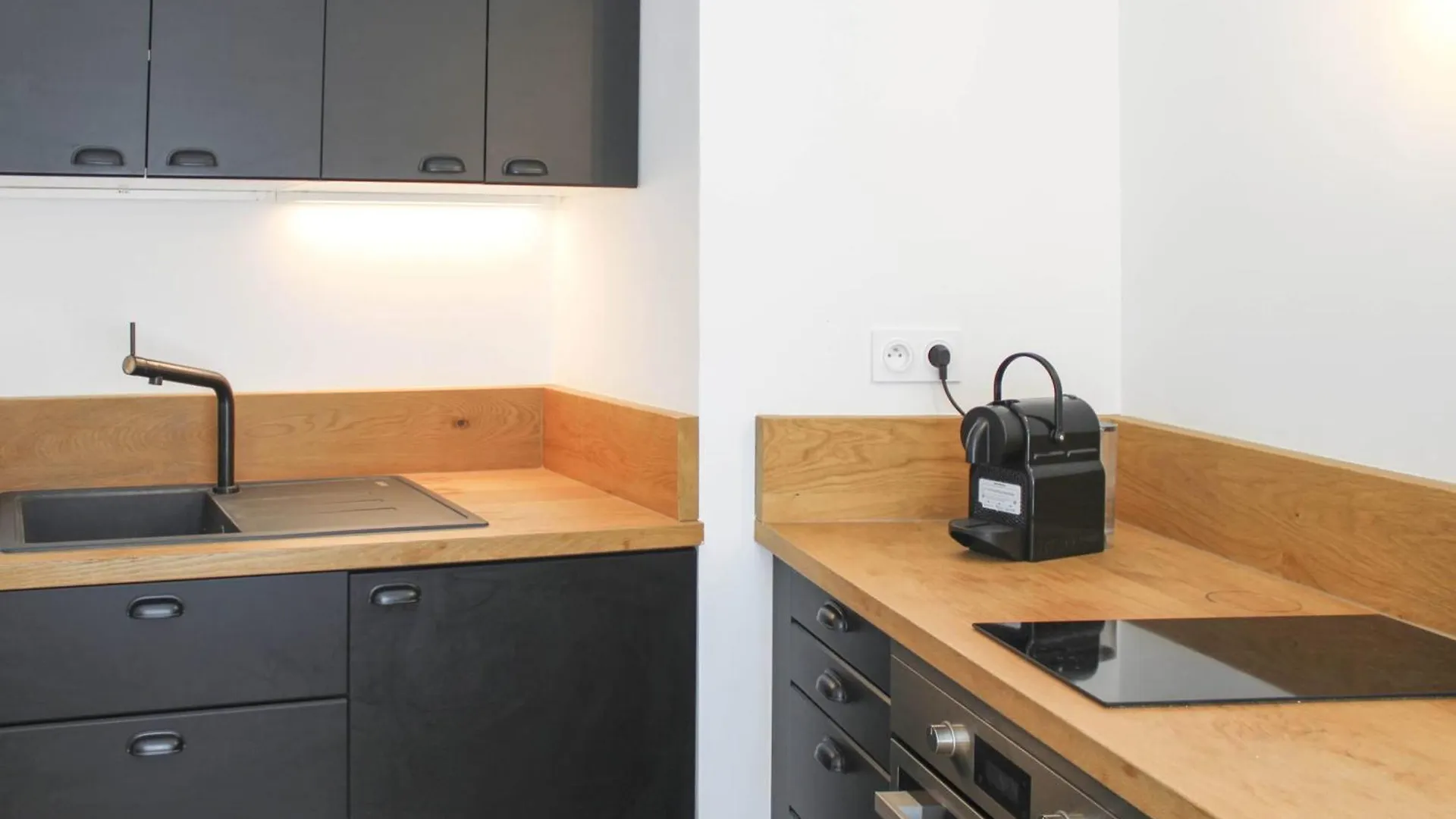Beautiful Bright Apartment Near The Marais 巴黎
